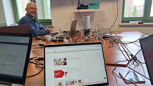 Schulungsleiter bei der Arbeit 