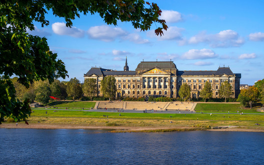 Finmin im Sommer Comofoto